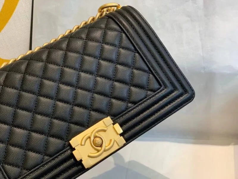 Black Caviar Skin Shoulder Bag B872001